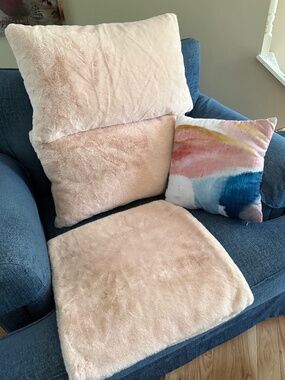 Faux fur pillow cases & throw pillow